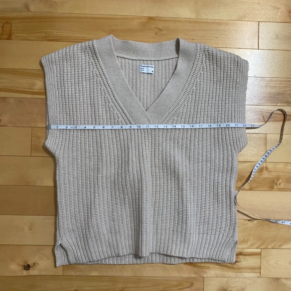 ✨NEW✨ FRANK & OAK WOMEN'S V-NECK CREAM WOOL KNIT SWEATER VEST, SMALL - Picture 3 of 5